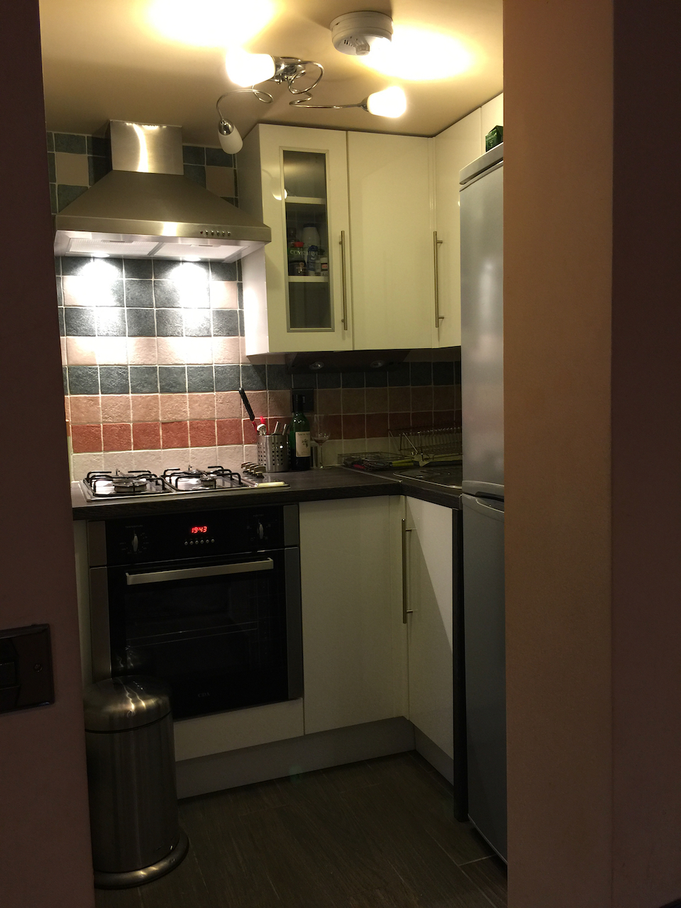 Well equipped kitchen with gas stove
